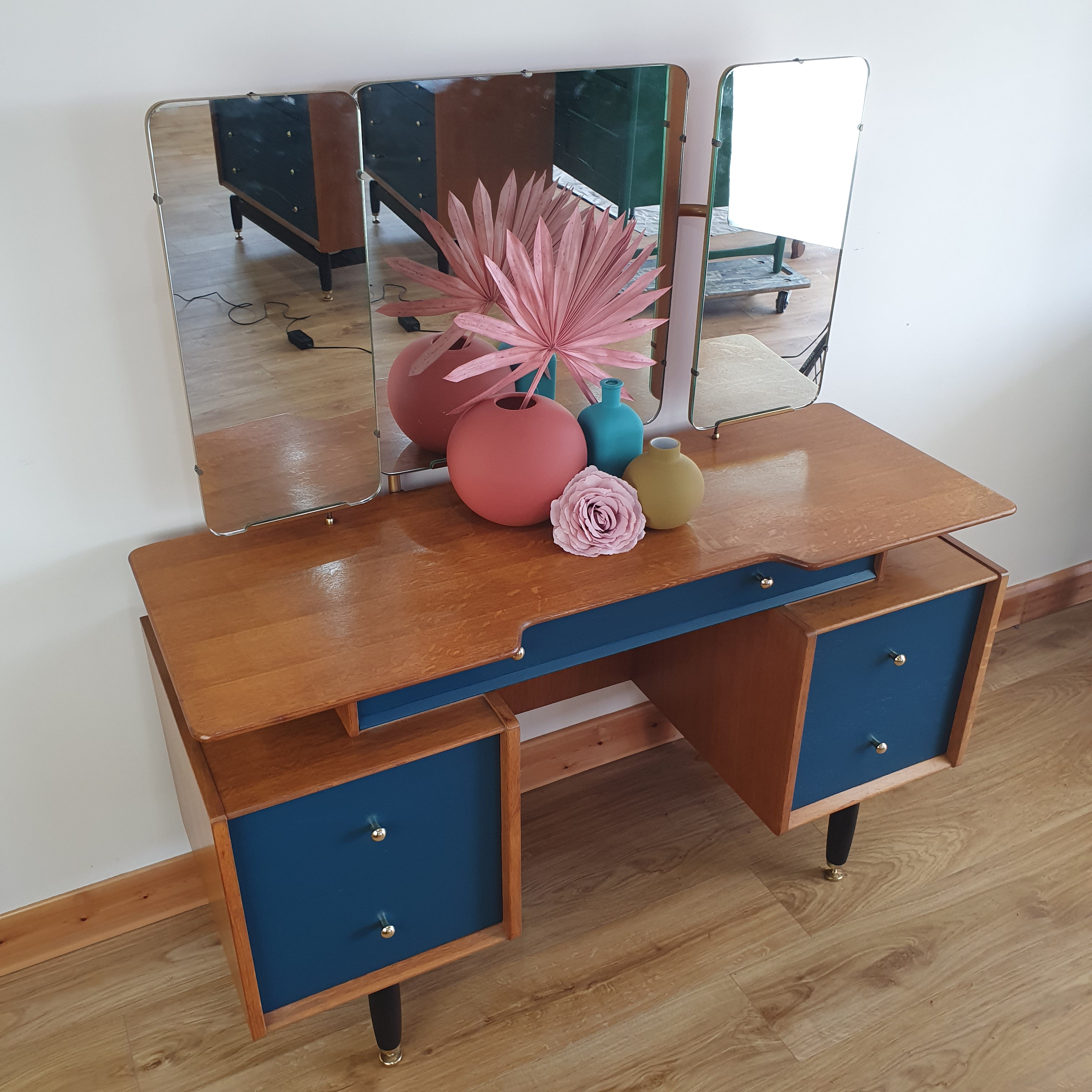 G Plan Librenza 3-mirror dressing table with painted drawer fronts
