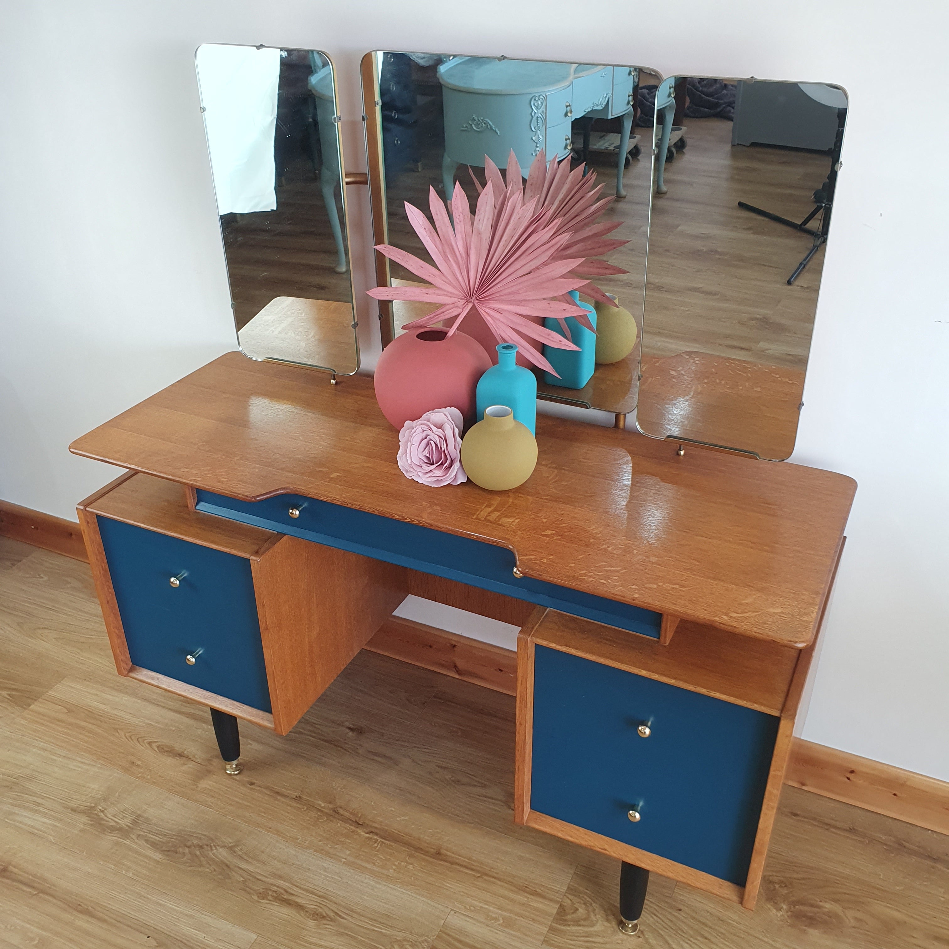 G Plan Librenza 3-mirror dressing table with painted drawer fronts