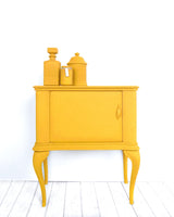 Fleur Chalky Look Spray - F40 Primary Yellow - scene