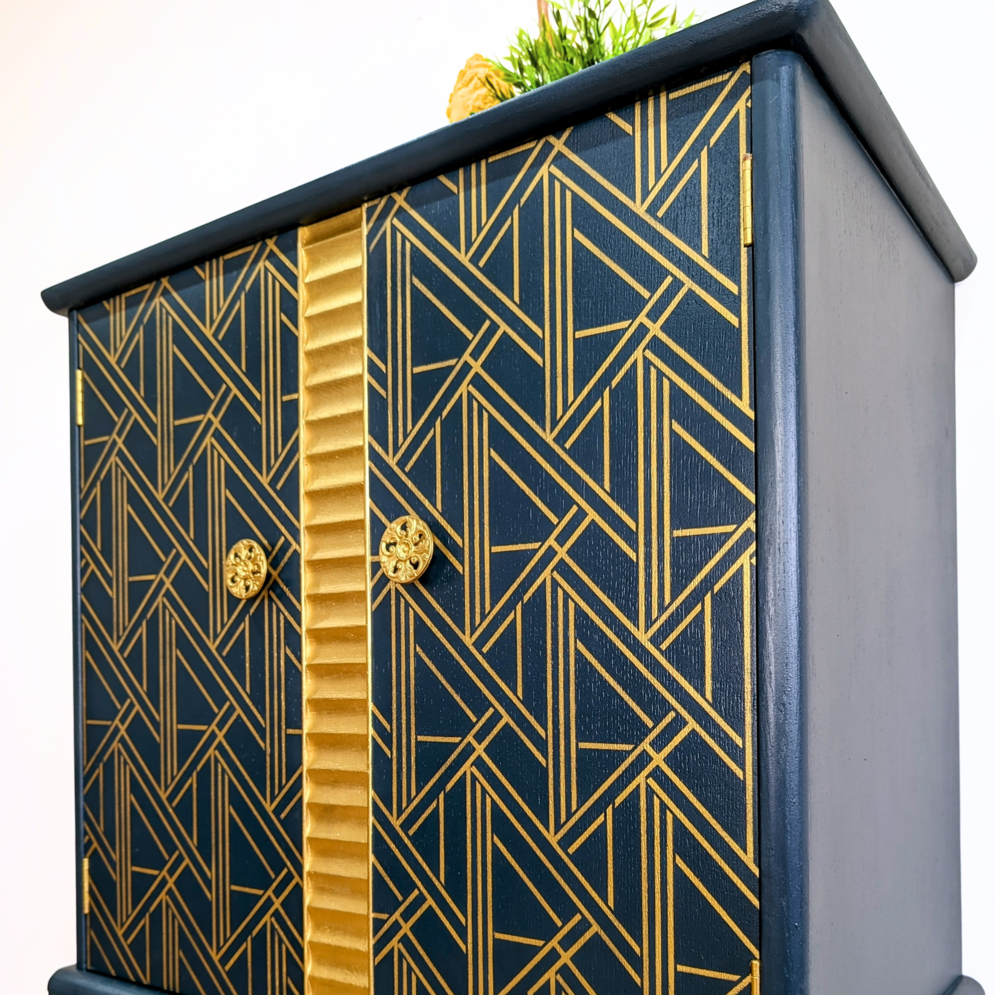 Cocktail cabinet, 1930s Great Gatsby