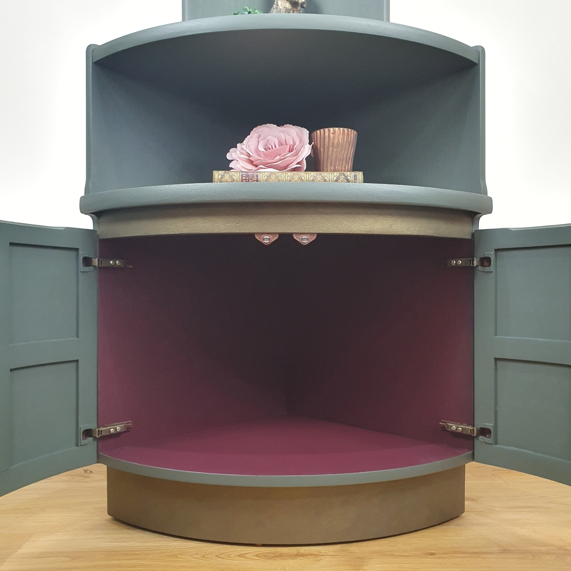 Nathan Squares corner unit in green and bronze