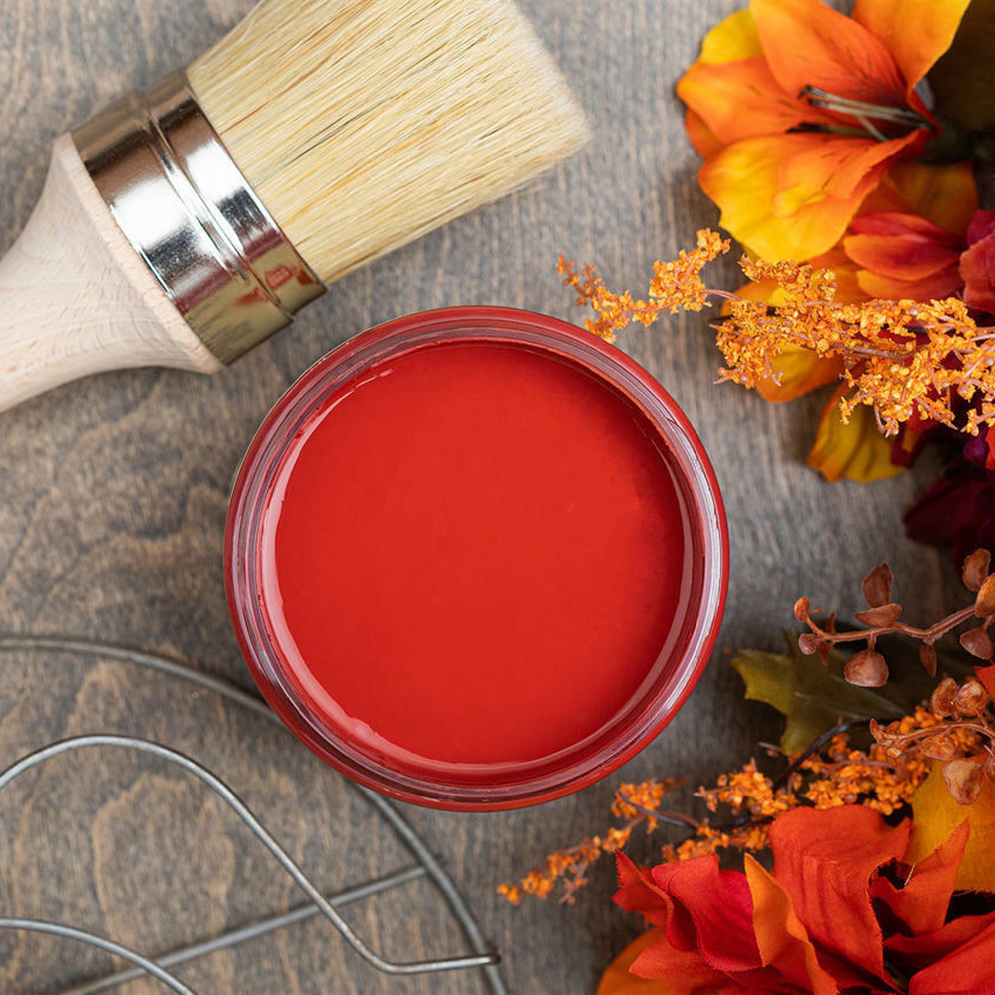 Dixie Belle Barn Red chalk mineral paint - flat lay
