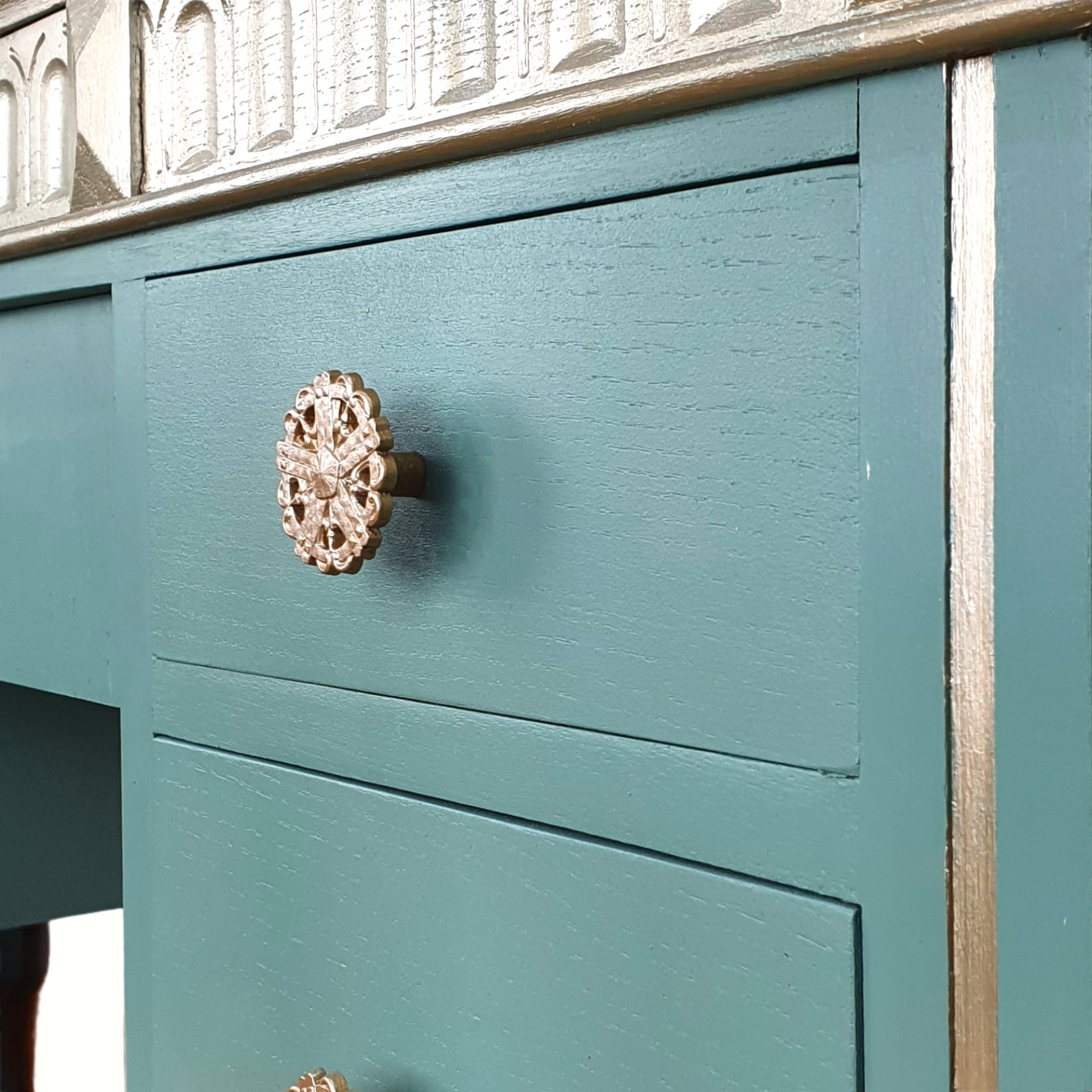 Green Austinsuite dressing table with champagne highlights