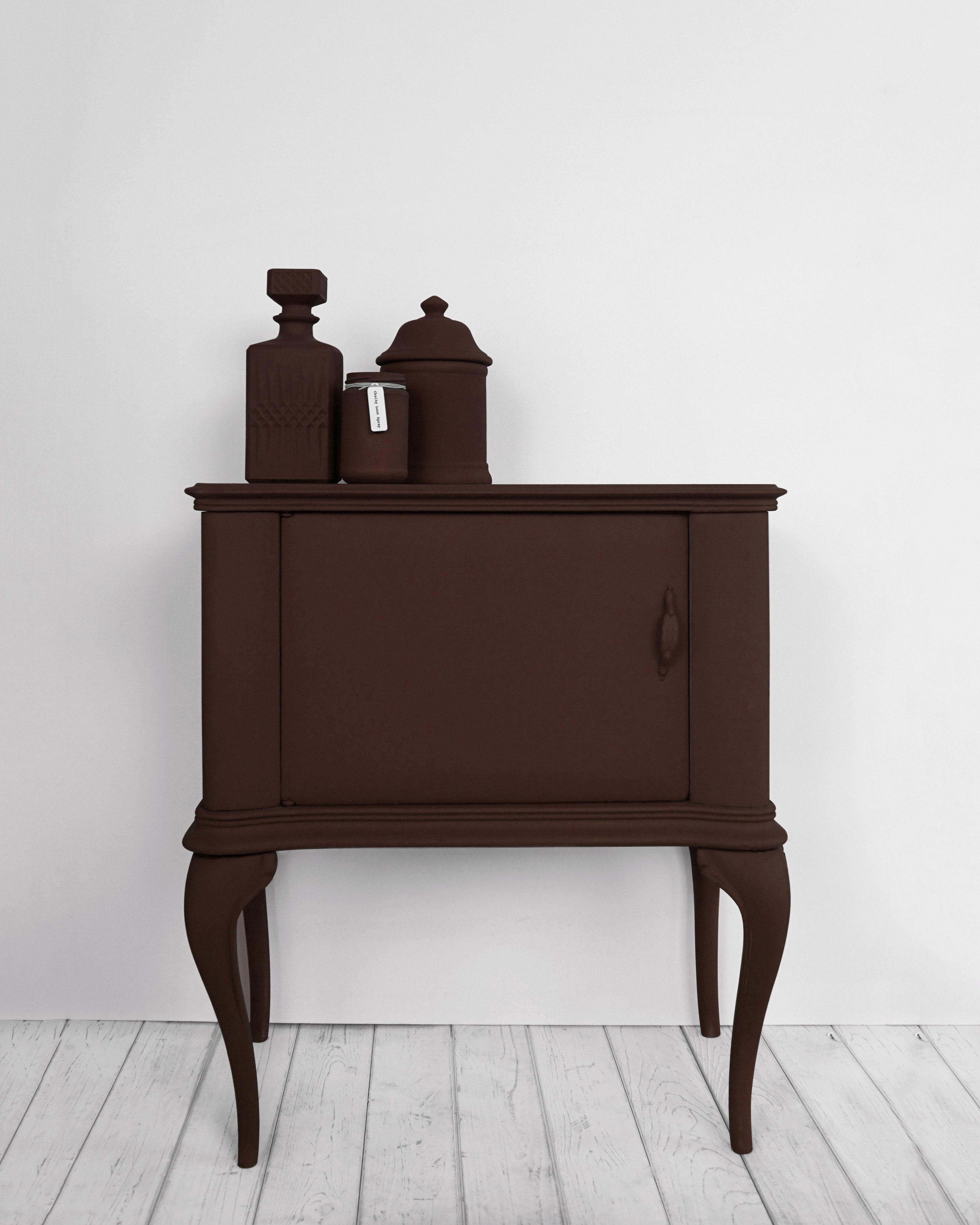 Fleur Chalky Look Spray - F18 Burnt Umber - scene