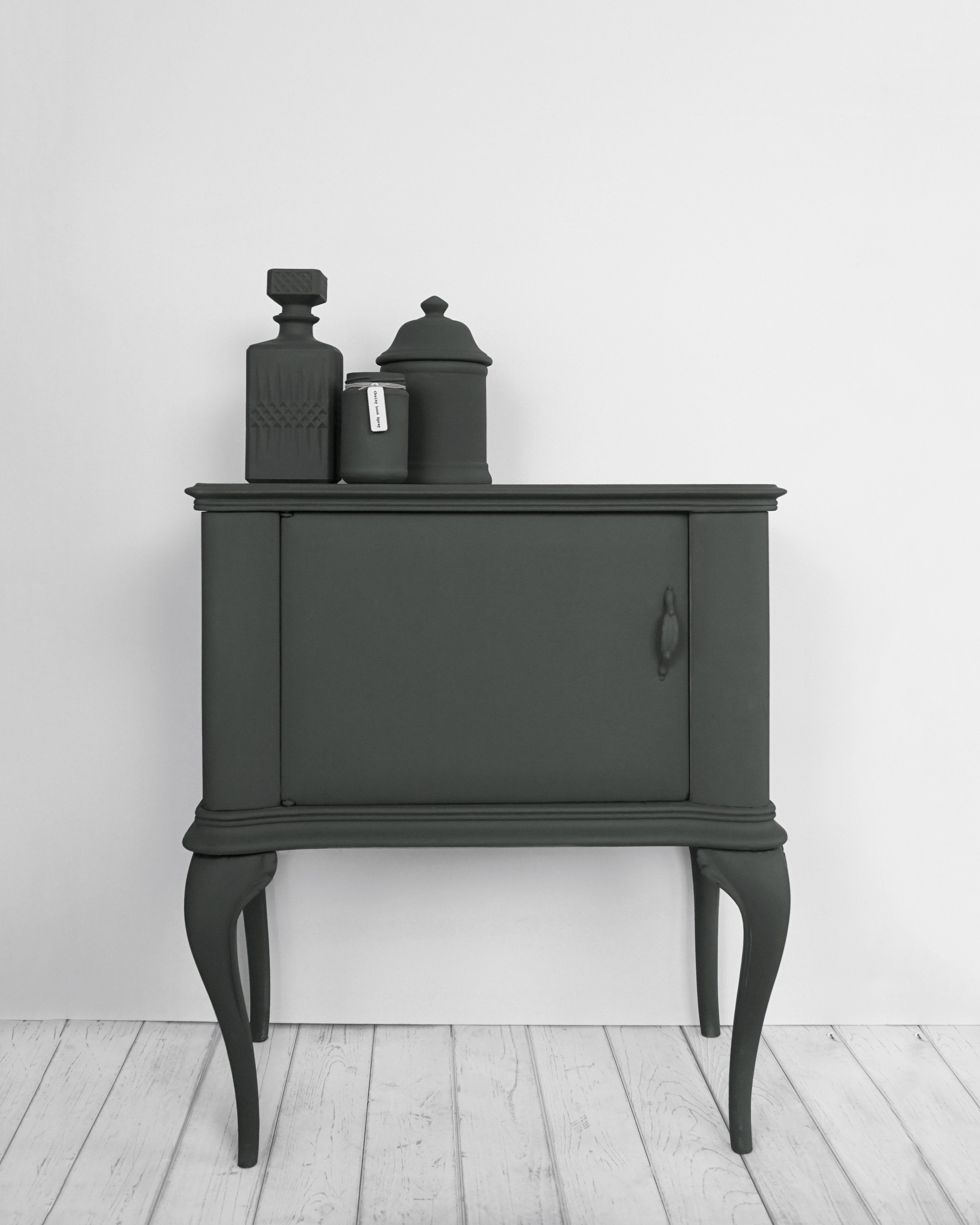 Fleur Chalky Look Spray - F75 Smoky - scene