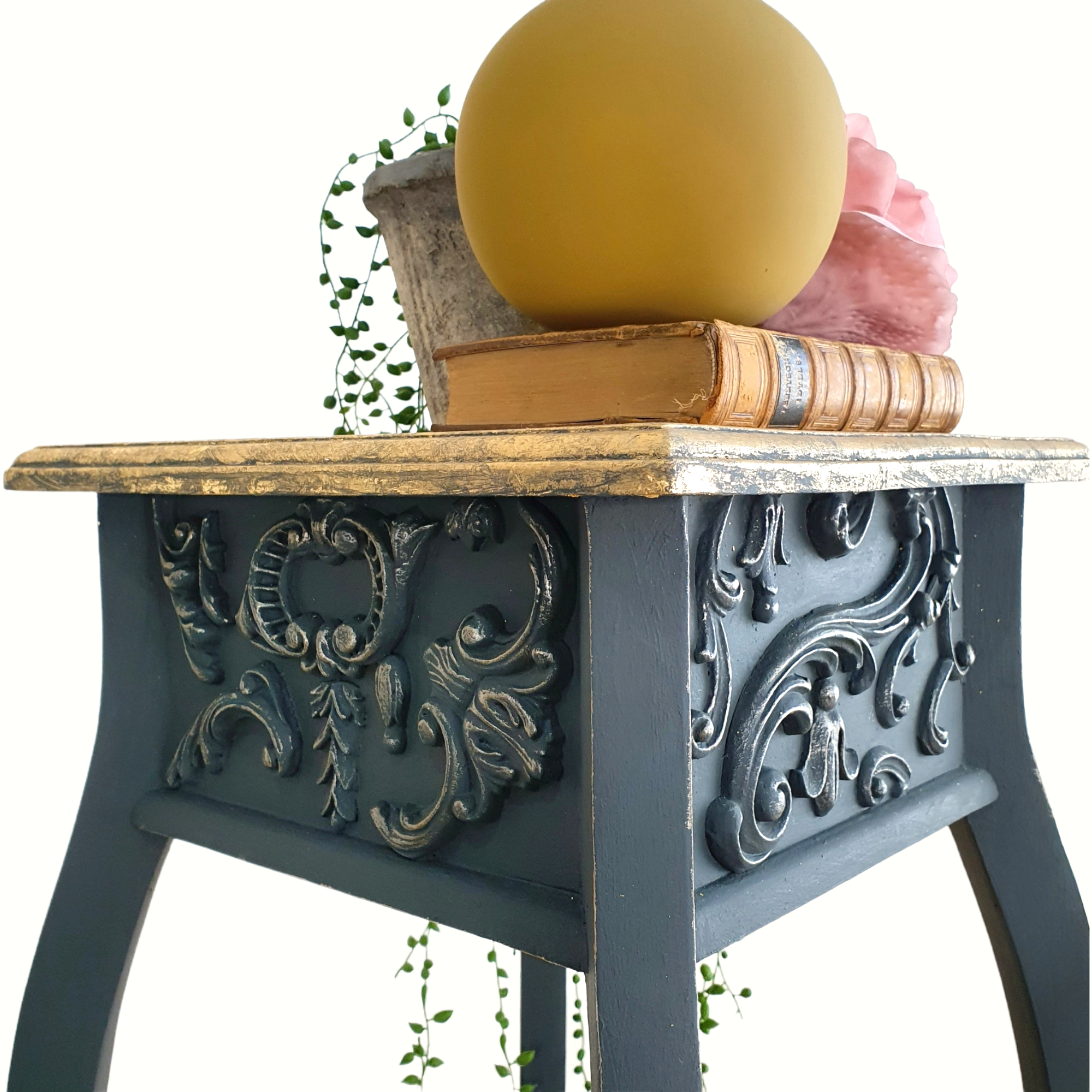 Gilded wooden plant stand
