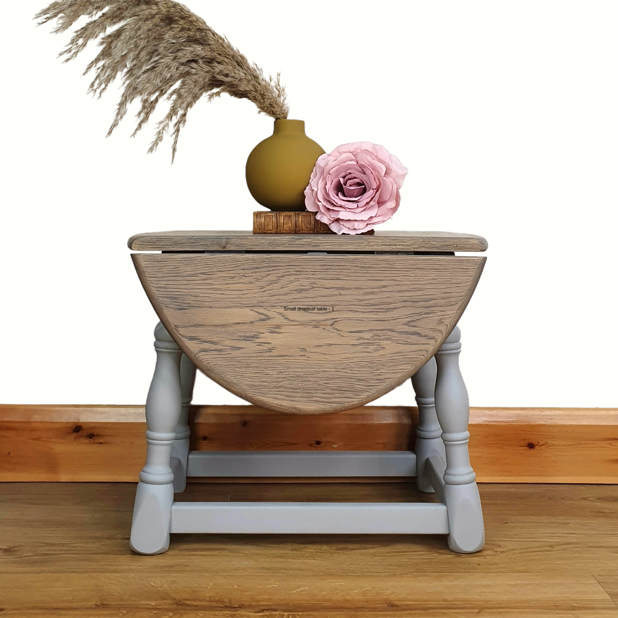 Small oak dropleaf side table
