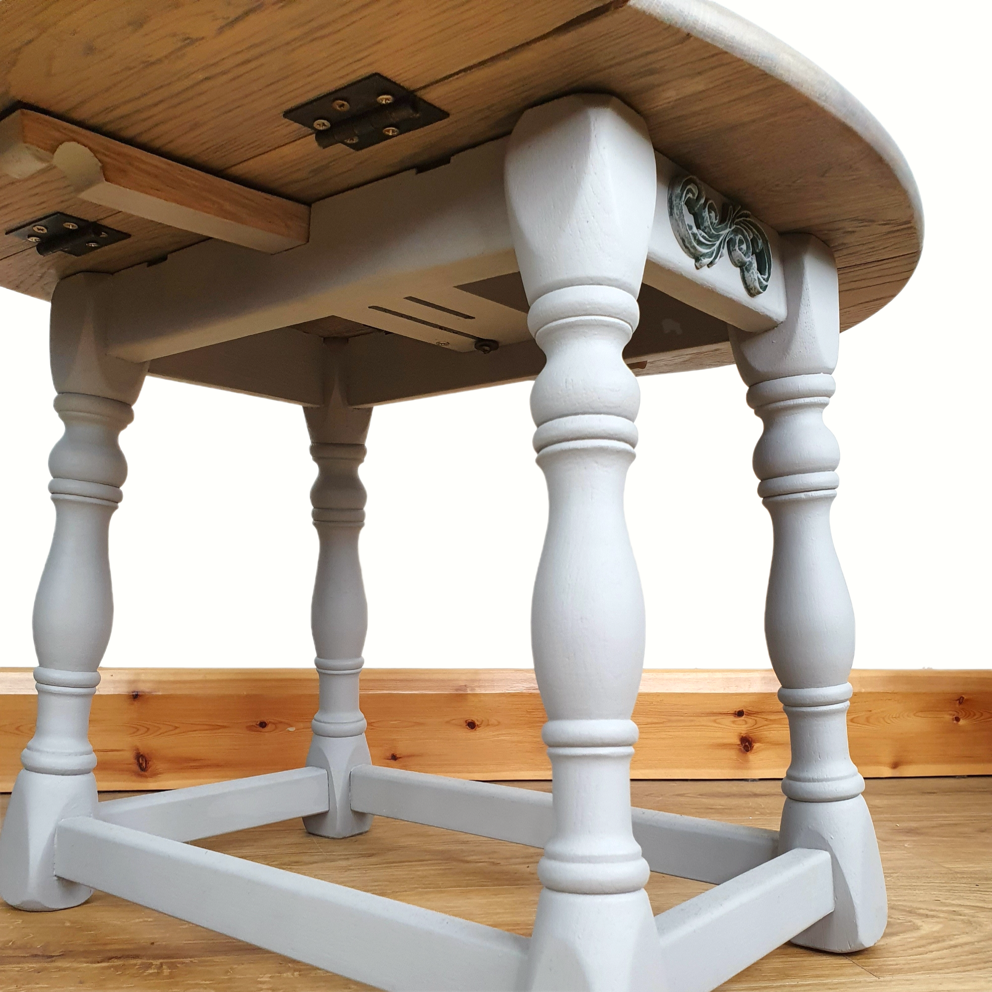 Small oak dropleaf side table