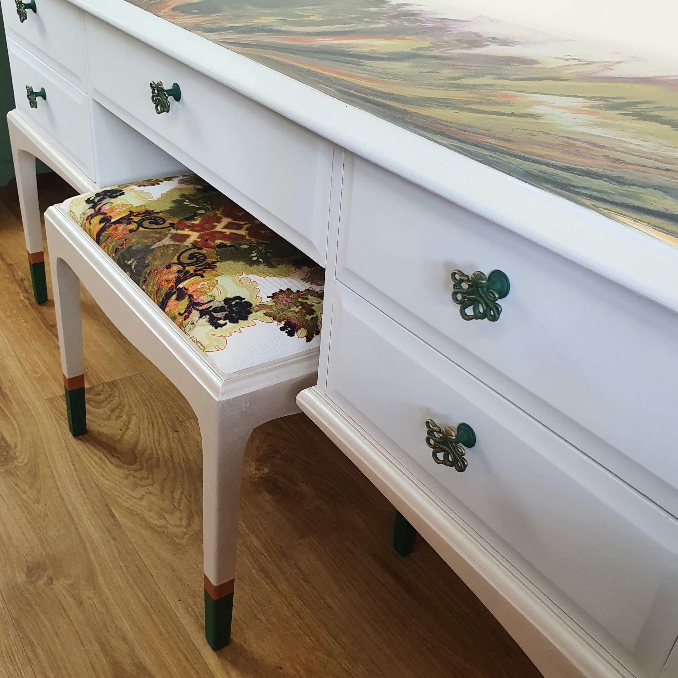 'Under the Sea' Stag Minstrel dressing table